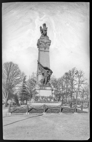 Caen : Monument des mobiles (photo n°216)