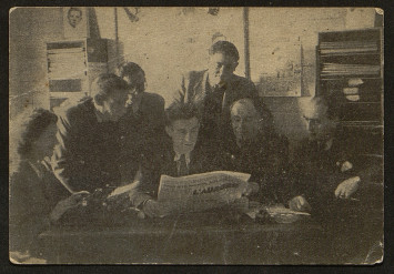 Photographie des membres du comité de rédaction du journal.
