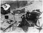 Poste d'ambulance bombardé à Caen (photo 343)