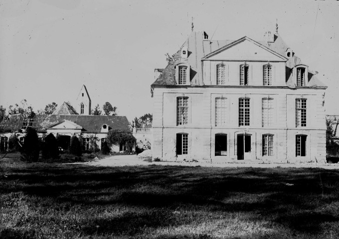 Château de Louvigny en ruines (photos n°1 à 3)