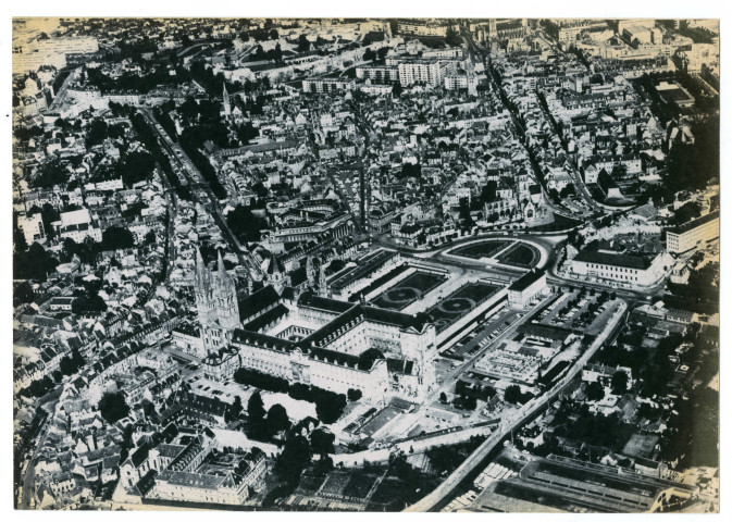 Vue aérienne de Caen : autour de l'Abbaye-aux-Hommes (doc n°17)