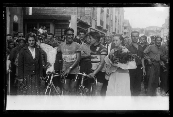 Courses cyclistes : course des boulangers-charcutiers et course à Moyaux du Vélo Club Lexovien (VCL) ; prix du café Montoy Entente Cycliste Lexovienne (ECL) (photos n°8153 à 8160, 8163 à 8168)