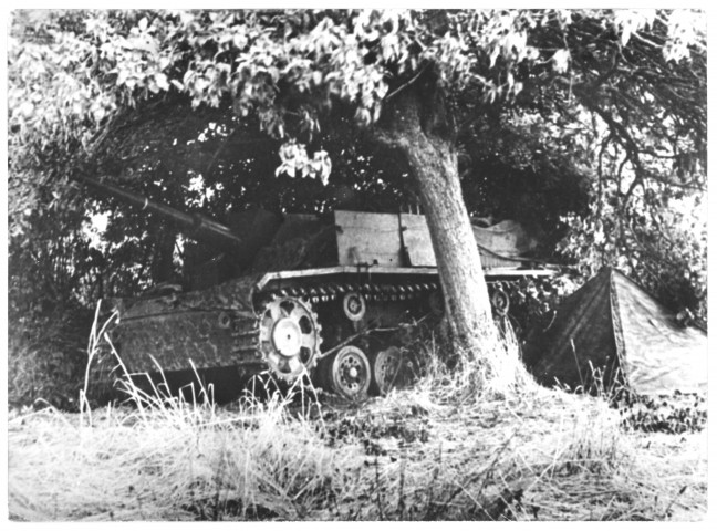 Mise en place d'une attaque par l'artillerie allemande (photos 104 et 441)