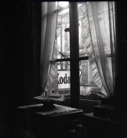 Bernay : barques quai de la Charentonne, enseigne Kodak (photos n°819 à 821)