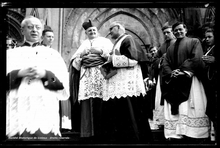 Ordination des dix-sept missionnaires de France à la cathédrale Saint-Pierre (photos n°1245 à 1255)