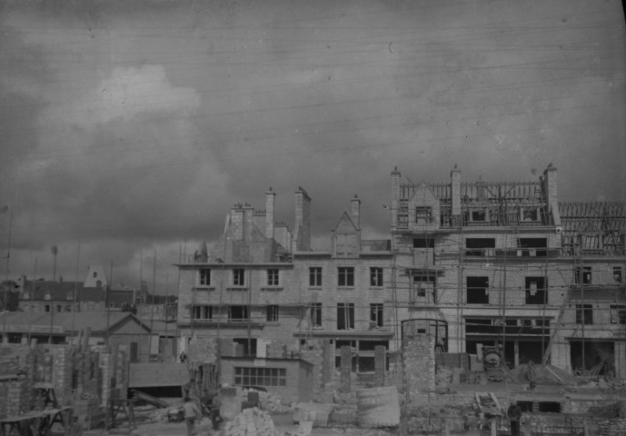 Centre-ville de Falaise en reconstruction (photos n°1 à 2)