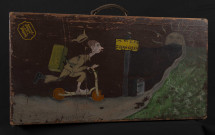 Valise en bois peinte représentant ou décorée par Tony P. (Robert Antoine Pinchon) ayant appartenue à l'artiste-peintre Magdeleine Hue (1882-1944)