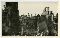 Ruines du quartier de l'église Saint-Pierre, de l'Hôtel d'Escoville et de la place du Marché au Bois à Caen (photo 6).