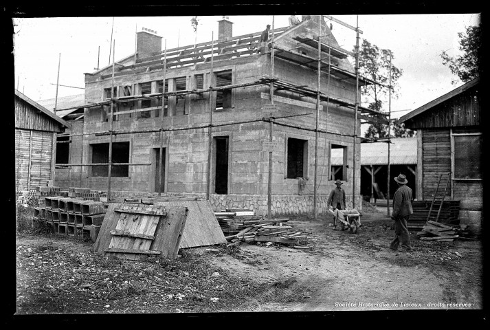 Construction du groupe scolaire de La Boissière (photos n°799, 808, 1285 et 1032)