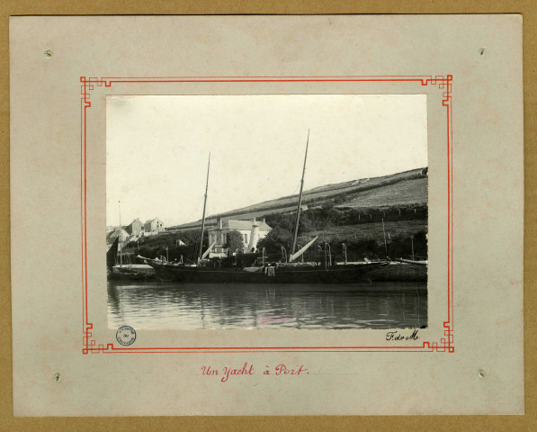 24 -  "Un yacht à Port" (Port-en-Bessin)