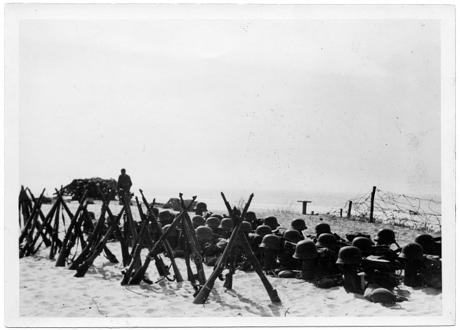 Les grenadiers allemands achèvent les fortifications de l'Atlantique (photo 5)