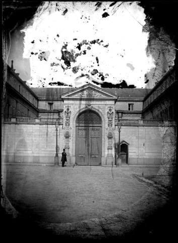 Portail de l'Hôtel de la Préfecture du Calvados (photo n°28).