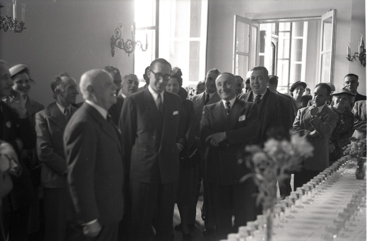 Banquet et discours à la mairie et aux Halles de Falaise à l'occasion du meeting aérien "24h de Falaise" (Maurice Nicolas, Paul Galland, Léon Bathiat) (photos n°303 à 316)