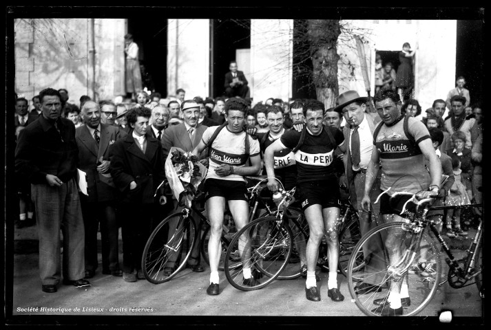 Course cycliste "Circuit des abeilles" (photos n°2243 à 2246)