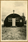 Eglise provisoire dans un baraquement "tonneau" (en demi-lune) (photos 9, 10 et 51).