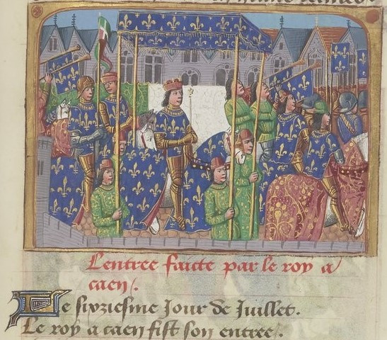 Enluminure représentant le roi Charles 7 qui défile à cheval dans les rues de Caen, sous un dais fleurdelysé, porté par plusieurs pages.