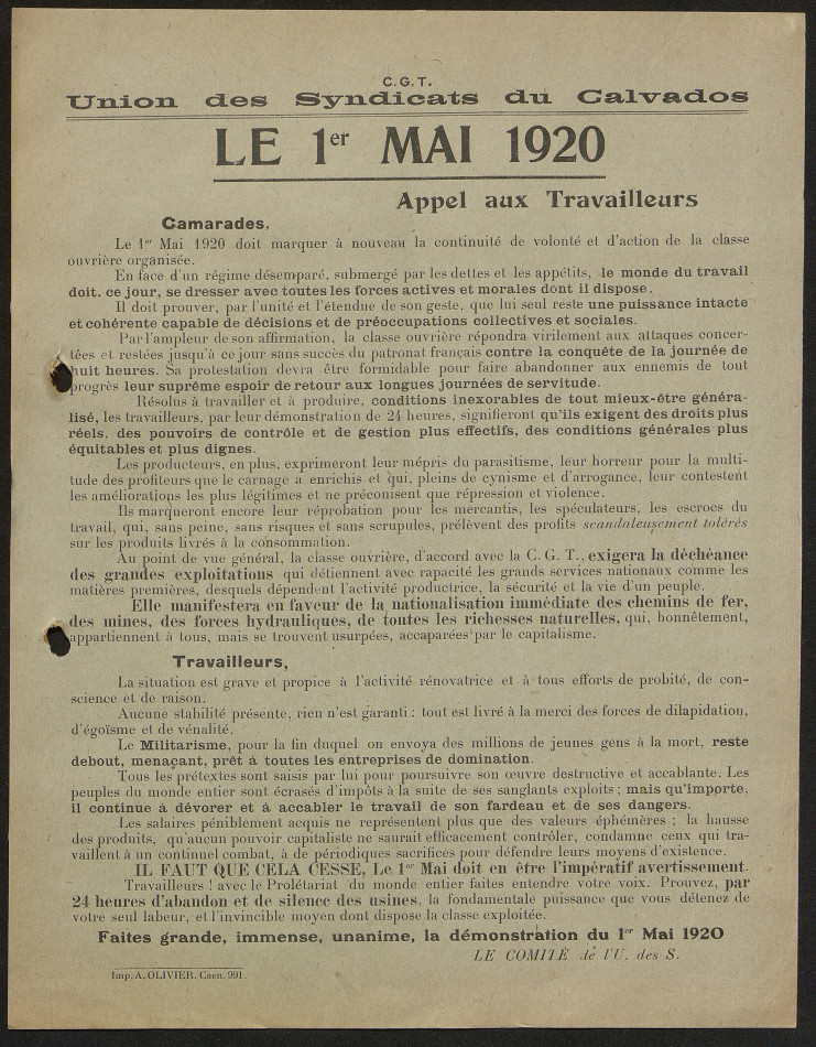 Tract de l'union des syndicats CGT du Calvados pour le 1er mai 1920. Le texte revendique de meilleures conditions de vie et de travail, la "déchéance des grandes exploitations," la nationalisation de différentes industries. Il affirme une opposition au patronat et au militarisme et appelle les travailleurs à cesser le travail.