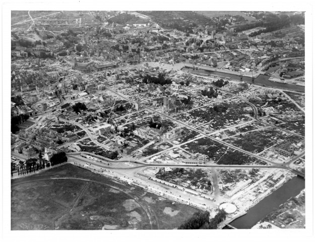 Centre ville : quartier Saint-Jean, Prairie, quartier Saint-Pierre, place Foch, quartier du port, quartier de l'Abbaye-aux-Dames (photos n°85 à 101bis)