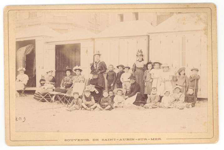 Saint-Aubin-sur-Mer : vue générale, scènes diverses, par le photographe caennais Jules Bréchet.