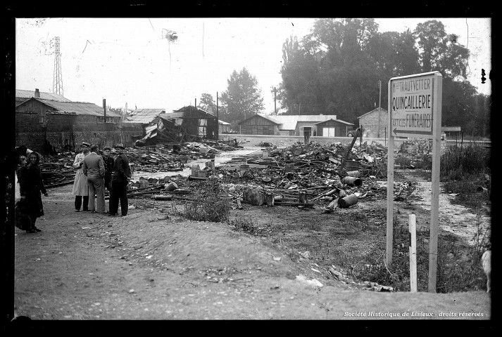 Incendie dans la cité commerciale de Pont-l'Evêque (photos n°478; 762; 764 à 766)