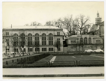 Photographie de l'ancien bâtiment des archives départementales au milieu du 20e siècle