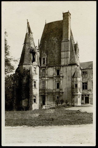 Fontaine-Henry : église et château
