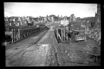 Pont sur la Druance, vues sur la ville sinistrée de Condé-sur-Noireau (photos n°259 à 264).