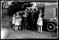 M. Max Maurin et sa famille photographiés à son retour d'Amérique (photos n°674 et 679)