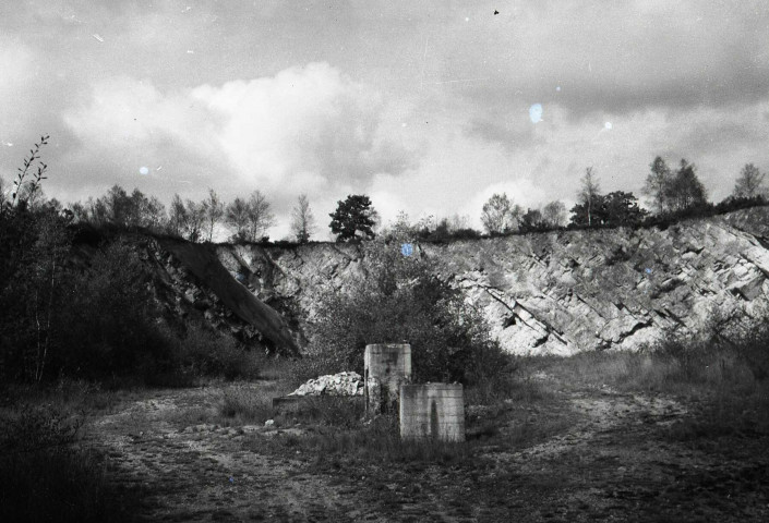 Bazoches-au-Houlme : carrière et église (photos n°815 à 818)