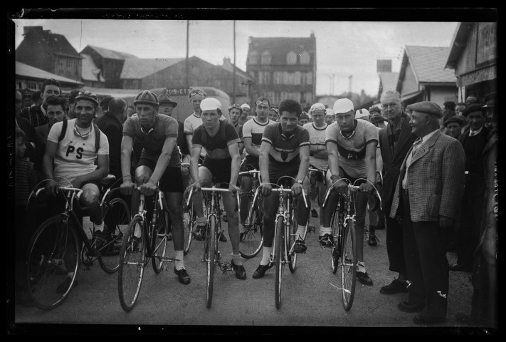 Course cycliste à Fervaques : prix du Vélo Club de Lisieux (VLC) (photos n°5214 à 5222)