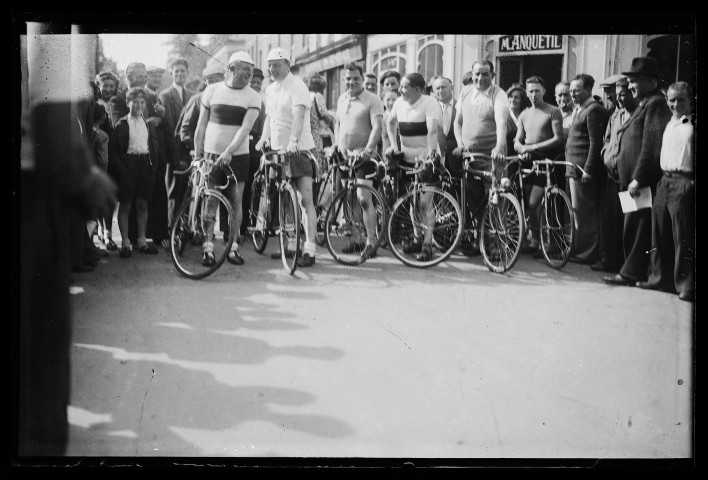 Course cycliste de vétérans et course de triporteurs à Lisieux (photos n°8003 à 8008, 8011 à 8015)