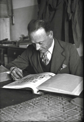 Portraits d'André Dangoisse en philatéliste (photos n°1 à 3)