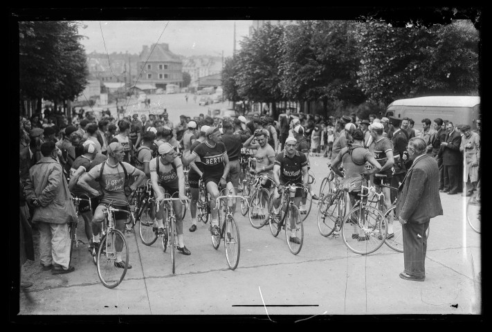 Une course cycliste à Lisieux (photos n°8603, 8604, 8606 à 8611, 8619)