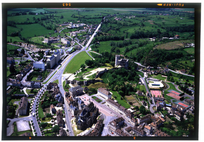 Falaise (95-115) : vues générales, château, église Saint-Gervais, hôtel de ville