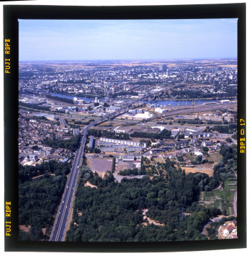 Photographie aérienne de Marcel Chevret, agglomération de Caen, 1996, AD14, 113Fi/1