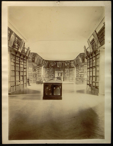 Vues de l'intérieur de la Bibliothèque municipale de Caen (dont 2 phototypies de J. Royer de Nancy)