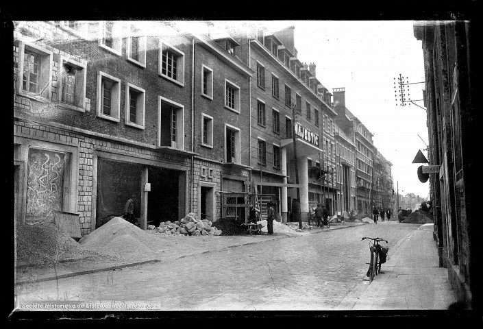 Vue de la rue au Char avec l'entrée du cinéma Majestic (photo n°408)