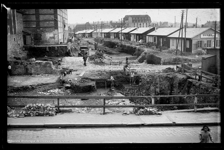 Travaux de terrassement entre la rue au Char, la rue Henry-Chéron et la place Victor-Hugo (photos n°1282; 384; 1281)