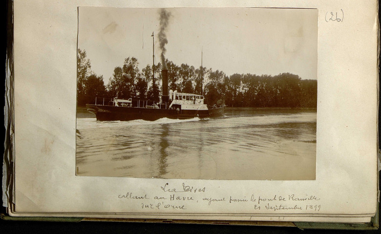 Canal de Caen à la mer : bateaux, tramway (station de Bénouville), pont tournant de Ranville (photos n°24 à 28)