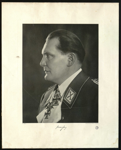 Portrait de Hermann Goering installé à la Préfecture du Calvados durant la guerre, par Heinrich Hoffmann (photographe à Munich) (photo n°2)