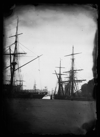 Bateaux dans le port de Caen (photo n°26).