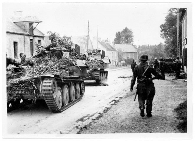 Les grenadiers blindés et l'artillerie blindée SS roulent vers la riposte  (photos 111 et 357)