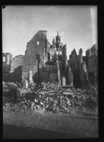 Hôtel d'Escoville en ruines (photos n°6 à 8)