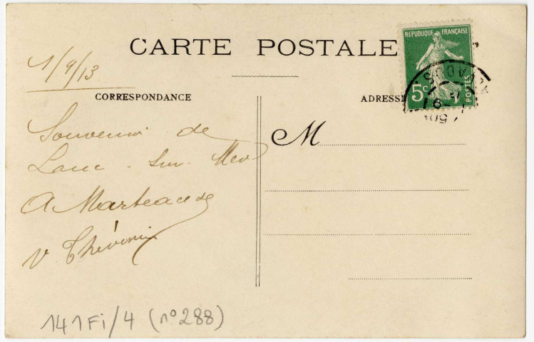 Estivants sur la digue et devant falaises et rochers de Luc-sur-Mer (n°287 à 297)