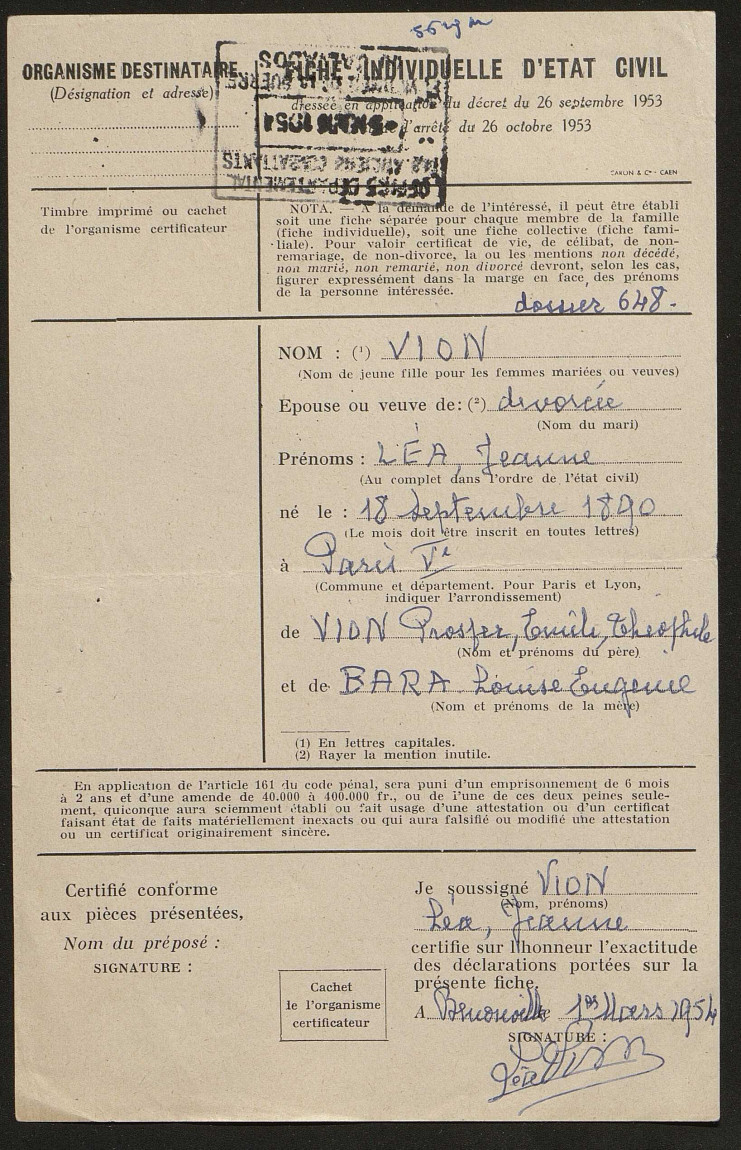 Le document a été rempli de la main de Léa Vion et porte sa signature. Son deuxième prénom est Jeanne.