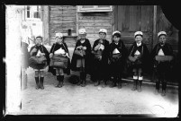 Enfants déguisés en facteur (photo n°318)