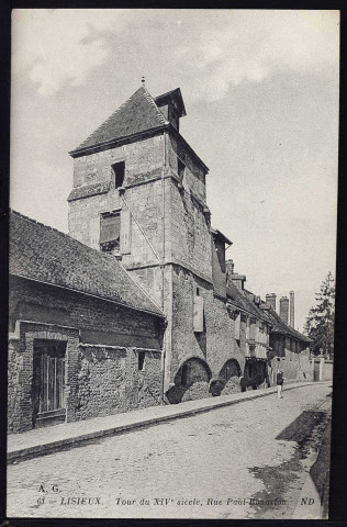 Tour du XVe, anciennes fortifications (n°723 à 730), Caserne Delaunay (n°817 à 824)