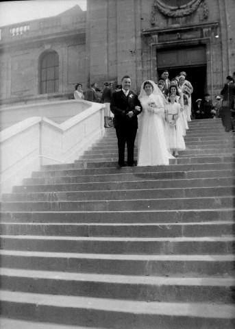 Sortie de mariage à l'église Saint-Michel-de-Vaucelles à Caen (photos 33 et 34).