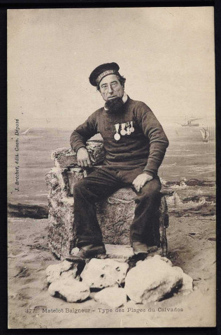 Pêcheurs à pieds, matelot baigneur, bateaux, baigneurs, enfants sur la plage, tempêtes (cartes postales n°40 à 51)