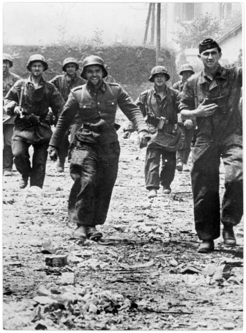 Soldats allemands en marche (photo 303)